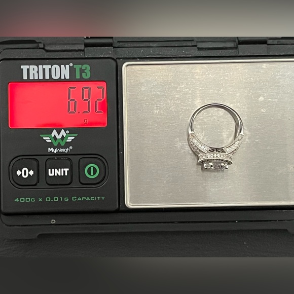 White Cubic Zirconium Sterling silver Ring size 6 - Picture 15 of 15